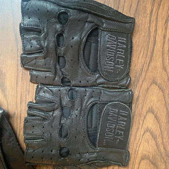 SHAF leather collections leather vest and fingerless riding gloves - Picture 3 of 4